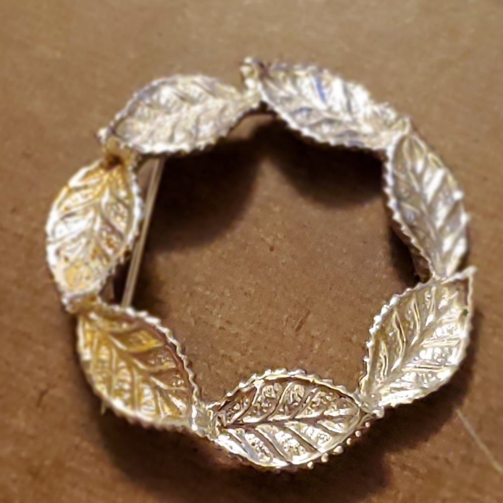 *host pick* VINTAGE Broach by Gerry